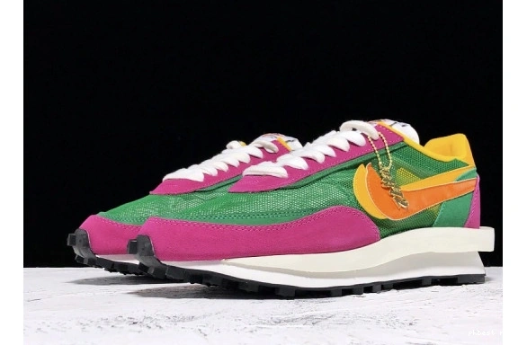 BV0073-301 Pine LD Nike BV0073-301  Green Sacai Waffle 1217